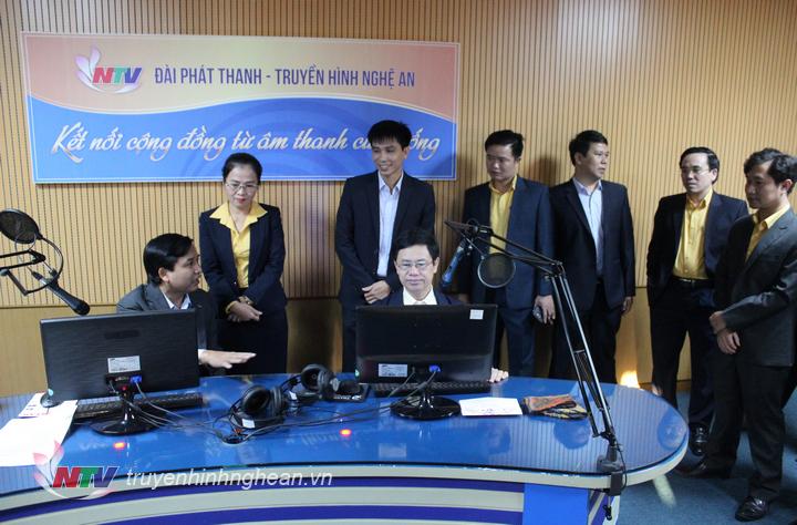 Đoàn tham quan Studio Sen Vàng.