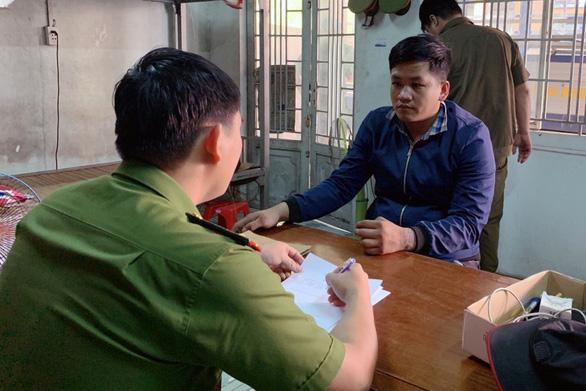 Lê Tấn Thành tại cơ quan công an