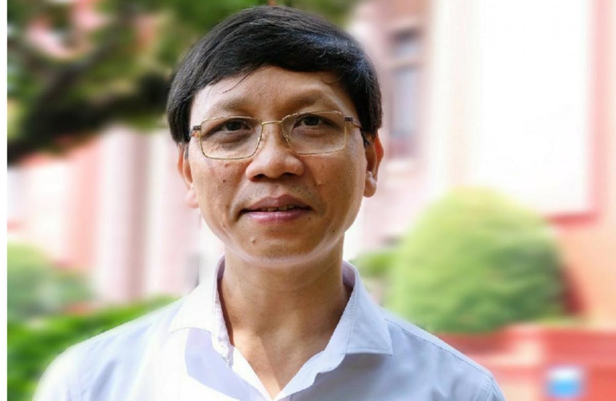 Phó giáo sư- Tiến sĩ Lý Việt Quang, Viện trưởng Viện Hồ Chí Minh và các lãnh tụ của Đảng, Học viện Chính trị Quốc gia Hồ Chí Minh.