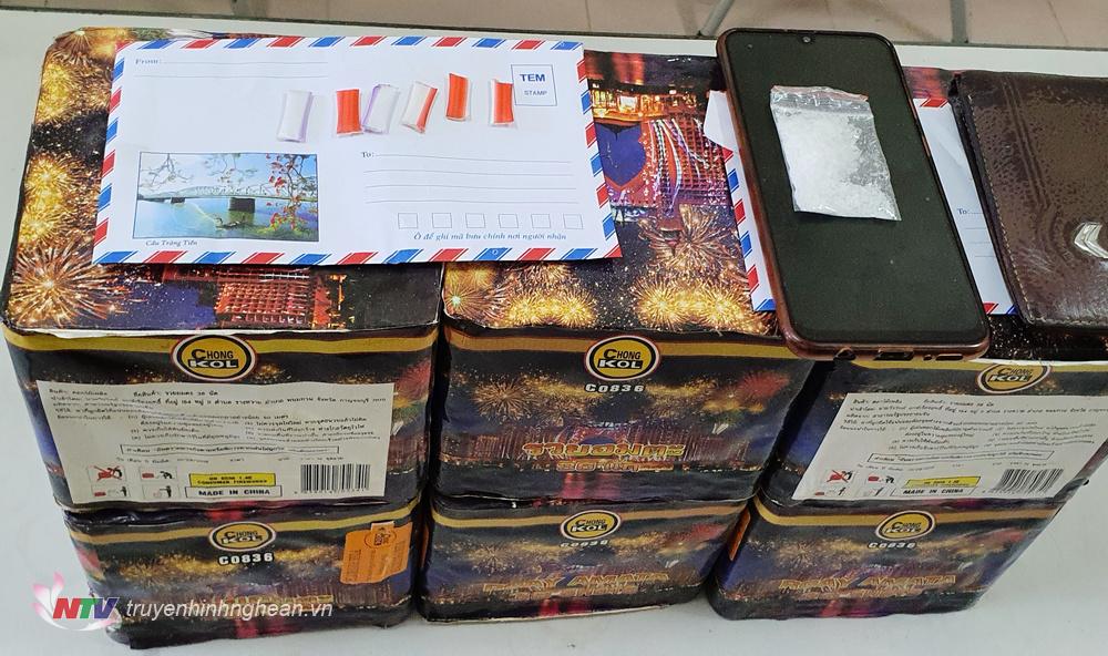 Tang vật thu giữ của các đối tượng.
