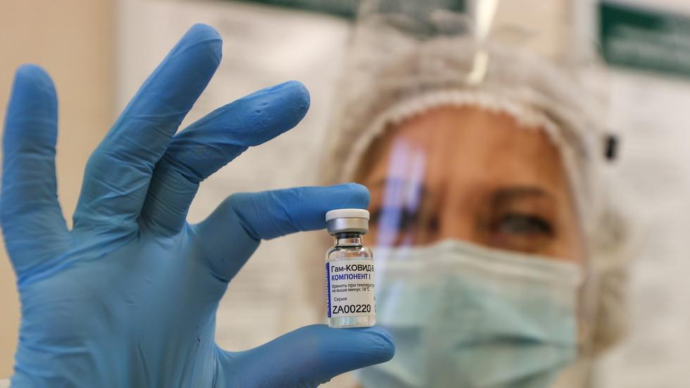 Vaccine Sputnik V là thành tựu đột phá đầu tiên của Nga trong cuộc chiến chống COVID-19. Ảnh: Reuters