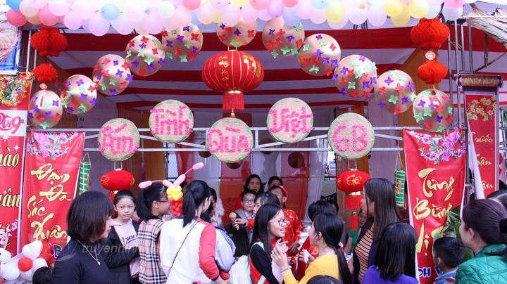 Lễ hội năm nay có 46 gian hàng của tất cả các lớp học ở các bậc học.
