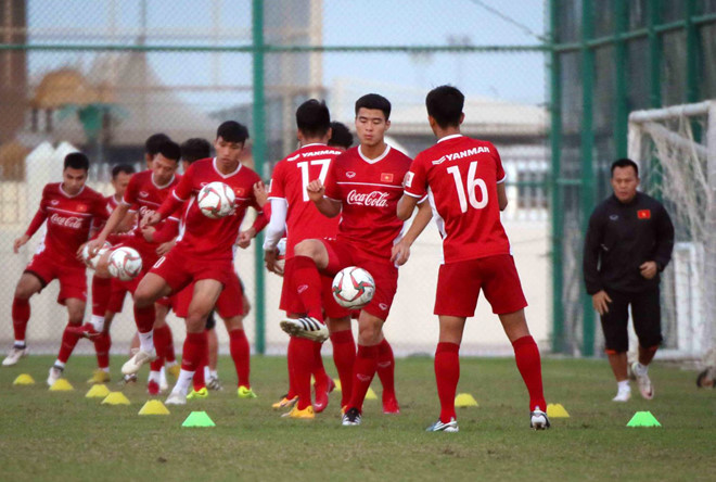 Trước Trọng Hoàng, một cầu thủ quan trọng khác là Văn Toàn cũng đã bình phục hoàn toàn, thậm chí ra sân trong trận giao hữu với Philippines hôm 31/12 vừa rồi. Văn Toàn là phương án đột biến tốt nhất từ ghế dự bị của HLV Park Hang-seo. Lần gần nhất Toàn vào sân là ở trận gặp Myanmar tại vòng bảng AFF Cup 2018.