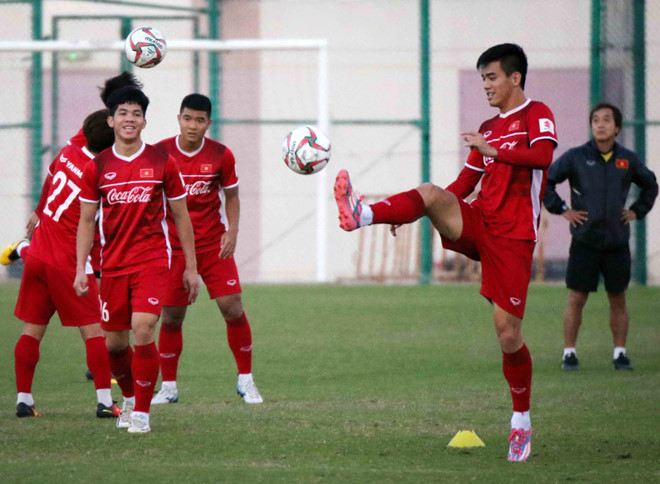 Văn Toàn và Trọng Hoàng trở lại giúp HLV Park Hang-seo có trong tay lực lượng mạnh nhất. Ông Park sẽ theo dõi tình hình sức khỏe các cầu thủ trước khi chốt danh sách 23 cầu thủ, 1 ngày trước thời điểm ra quân của tuyển PG 88 Nổ Hũ ở Asian Cup 2019 - hôm 8/1.