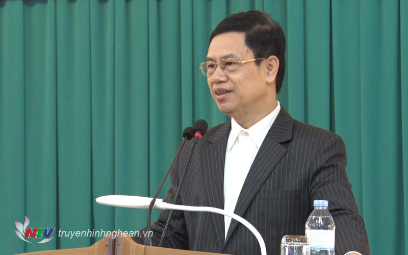 Phó Bí thư Thường trực Tỉnh ủy Nguyễn Xuân Sơn phát biểu tại hội nghị.