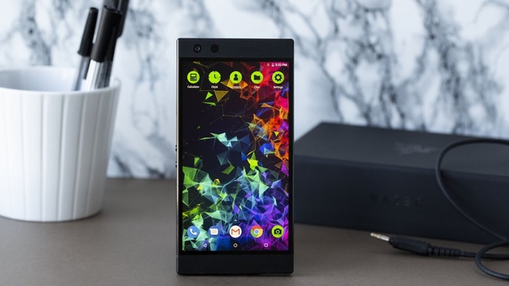 9. Smartphone dành cho game  Razer Phone 2, Nubia Red Magic, Black Shark và Honor Play là những mẫu smartphone điển hình 2018 được thiết kế và chế tạo cho tất cả những ai mê game. Người dùng mong đợi những mẫu điện thoại kế nhiệm và một vài mẫu mới sẽ khuấy đảo phân khúc thị trường này năm 2019.