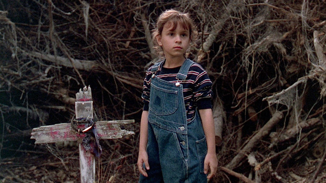 Pet Sematary: Pet Sematary là một trong những tác phẩm của ông hoàng tiểu thuyết kinh dị Stephen King. Bộ phim chuyển thể năm 1989 do chính King viết kịch bản đạt thành công vang dội. Và vào tháng 4/2019, một phim mới dựa trên cuốn tiểu thuyết sẽ ra mắt khán giả. Phim kể gia đình bác sĩ Louis Crees chuyển đến sống ở một thị trấn miền quê Ludllow. Đằng sau ngôi nhà mới của gia đình Crees là bãi tha ma dành cho thú cưng, một nơi đầy bí ẩn.
