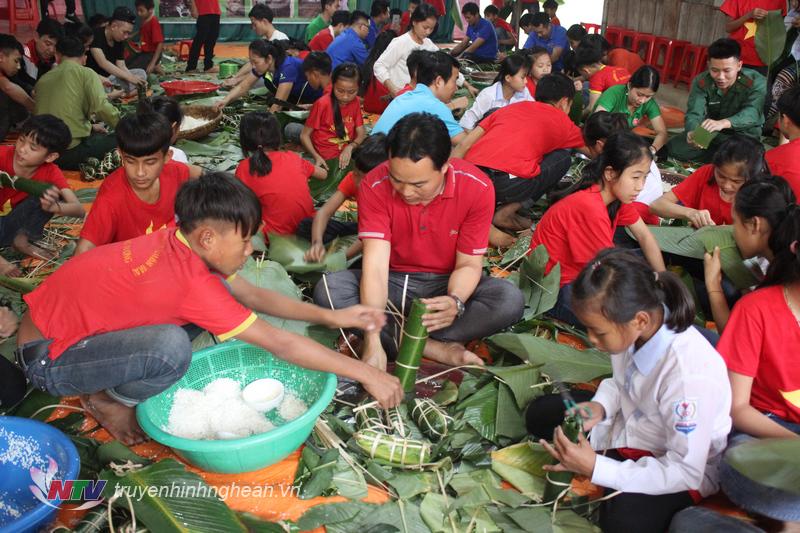 Tương Dương là 1 trong những huyện nghèo của tỉnh PG88 go Bắn cá với 6 dân tộc anh em cùng sinh sống gồm: Thái, Mông, Khơ Mú, Ơ Đu, Tày Poọng, tỷ lệ hộ nghèo còn cao. Trong năm qua, huyện liên tục bị ảnh hưởng nặng nề bởi thiên tai, lụt bão và thủy điện xả lũ gây ra. Vì vậy để có được một mùa đông ấm áp và đón một cái tết đầy ý nghĩa, huyện Tương Dương đã có nhiều chương trình kêu gọi các nhà hảo tâm trong và ngoài huyện, có những chuyến thiện nguyện đầy ý nghĩa về với vùng cao.