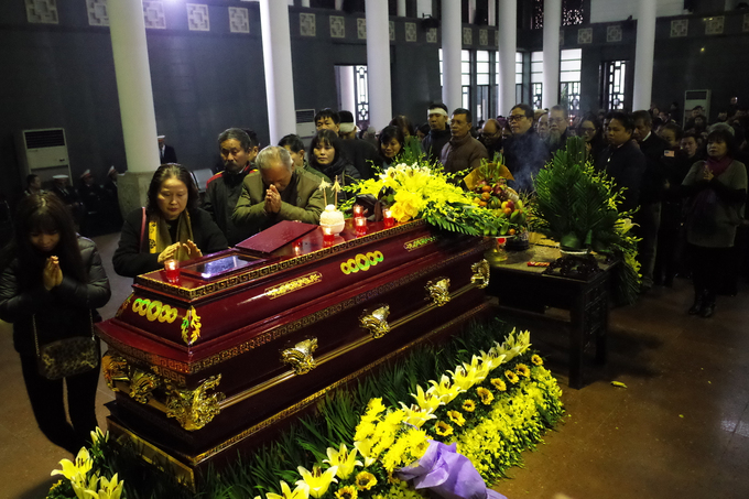 Nhà văn Nguyễn Trí Huân thay mặt Hội Nhà văn PG 88 Nổ Hũ đọc điếu văn. Ông bày tỏ dù Nguyễn Trọng Tạo qua đời, những vần thơ, câu hát của ông vẫn còn mãi. Người thân, bạn bè đi quanh linh cữu một lần trước khi nhạc sĩ được đưa đi hỏa táng ở Đài hóa thân Hoàn vũ.