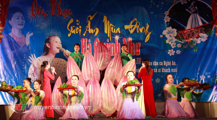Tiết mục văn nghệ tại đêm nhạc.