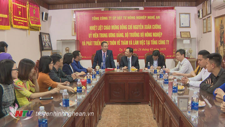 Toàn cảnh buổi làm việc.