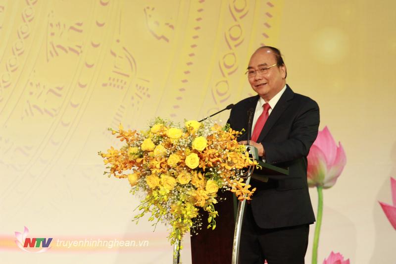 Thủ tướng Nguyễn Xuân Phúc phát biểu chỉ đạo tại hội nghị.
