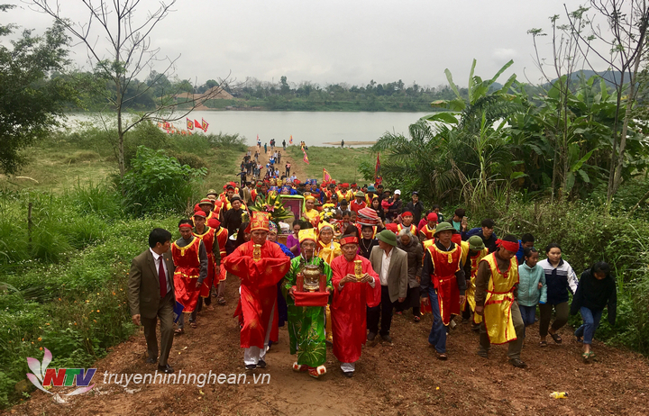 Ban tổ chức làm lễ rước Uy Minh Vương Lý Nhật Quang lên chùa bà Bụt.