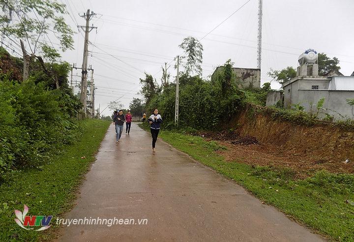 Các vận động viên chạy hưởng ứng với quãng đường 1km.