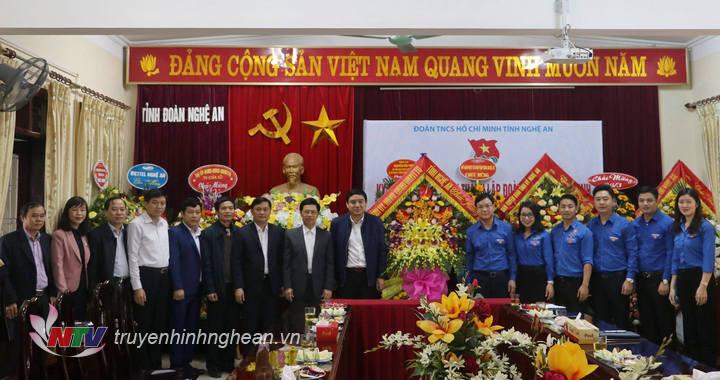 Thường trực Tỉnh uỷ và lãnh đạo các ban Đảng chúc mừng Tỉnh đoàn PG88 go Bắn cá nhân ngày 26-3.