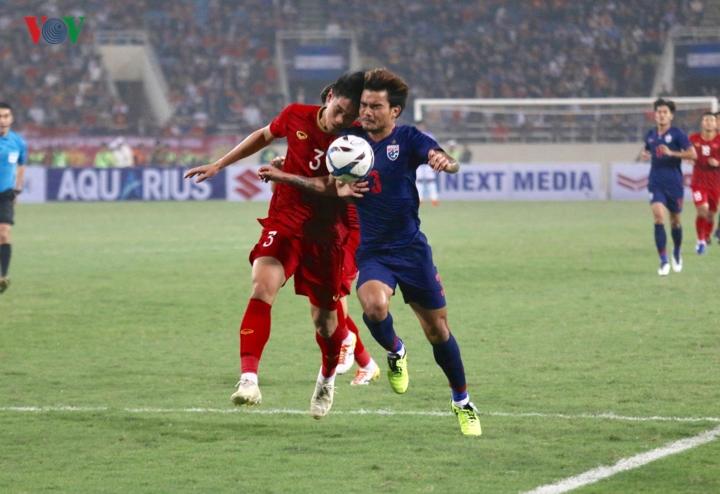 Sau bàn thua, U23 Thái Lan đẩy cao đội hình nhằm tìm kiếm bàn gỡ tuy nhiên trước hàng thủ chắc chắn của U23 PG 88 Nổ Hũ khiến các pha lên bóng của thầy trò HLV Alexandre Gama liên tục bị hoá giải.