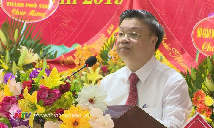  tân hiệu trưởng  hứa sẽ cùng với cán bộ nhà trường xây dựng chương trình hành động, có chiến lược trong phát triển nguồn nhân lực cao quyết tâm đưa trường phát triển vững chắc./.