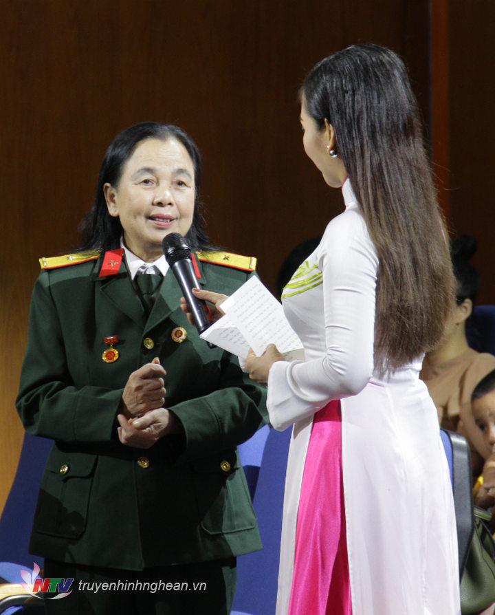 ghệ sỹ Mai Tư kể về kỷ niệm khi được gặp và hát cho Bác nghe câu hát Ví Giặm cất lên trong dịp sinh nhật lần thứ 79 của Bác