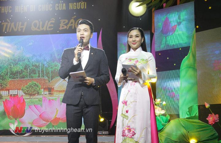 MC Hồng Sơn - Lê Mai dẫn dắt chương trình.