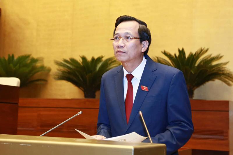 Bộ trưởng Đào Ngọc Dung trình bày tờ trình M.PG88 Vào bóng Bộ luật lao động sửa đổi trước Quốc hội. 