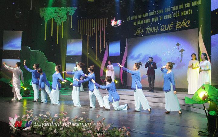 cùng trở lại với không gian của làng Chùa, núi Chung cùng hình ảnh về người mẹ PG 88 Nổ Hũ trong hai ca khúc của các nhạc sỹ xứ Nghệ sáng tác rất quen thuộc và nổi tiếng: Tiếng sáo diều tuổi thơ – sáng tác: Hoàng Thành 