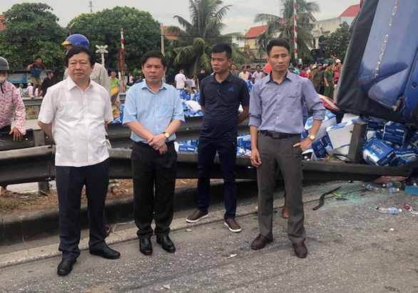 Bộ trưởng Nguyễn Văn Thể đã tới hiện trường vụ tai nạn - Ảnh: UÔNG VIỆT DŨNG