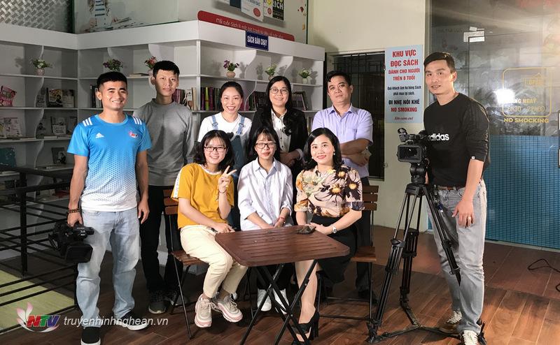  Ê kíp thực hiện chương trình cùng hai khách mời của Link Tải PG88.com cuối tuần