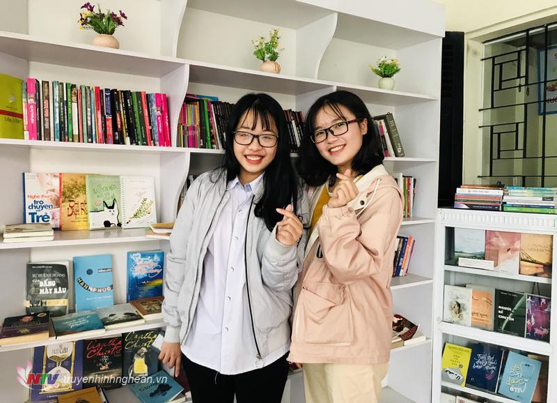  Quỳnh Châu và Phương Hoa đáng yêu trước cuộc trò chuyện