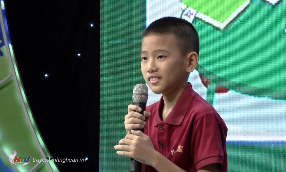Thí sinh Nguyễn Tài Định xuất sắc với phần thi SPEED có chủ đề "Giúp đỡ bạn"