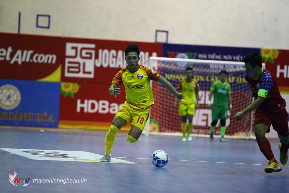 cả hai đội thể hiện quyết tâm giành chiến thắng rất lớn