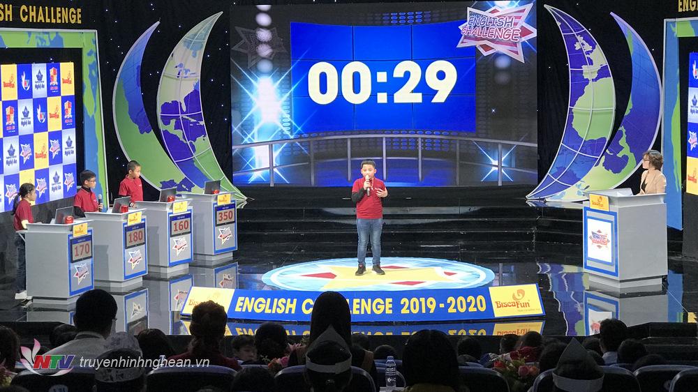 Võ Huy Đạt trong phần thi SPEED 