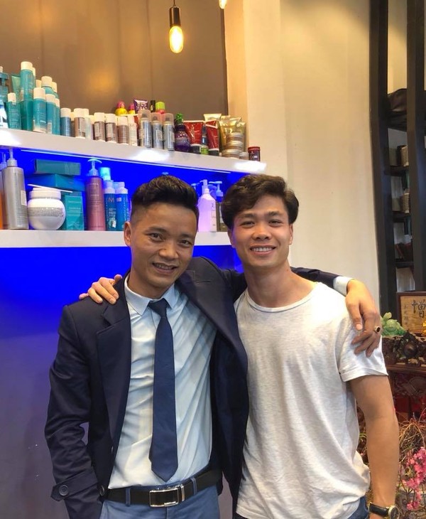 Công Phượng được ví như trai Hàn Quốc sau khi đổi kiểu tóc mới.