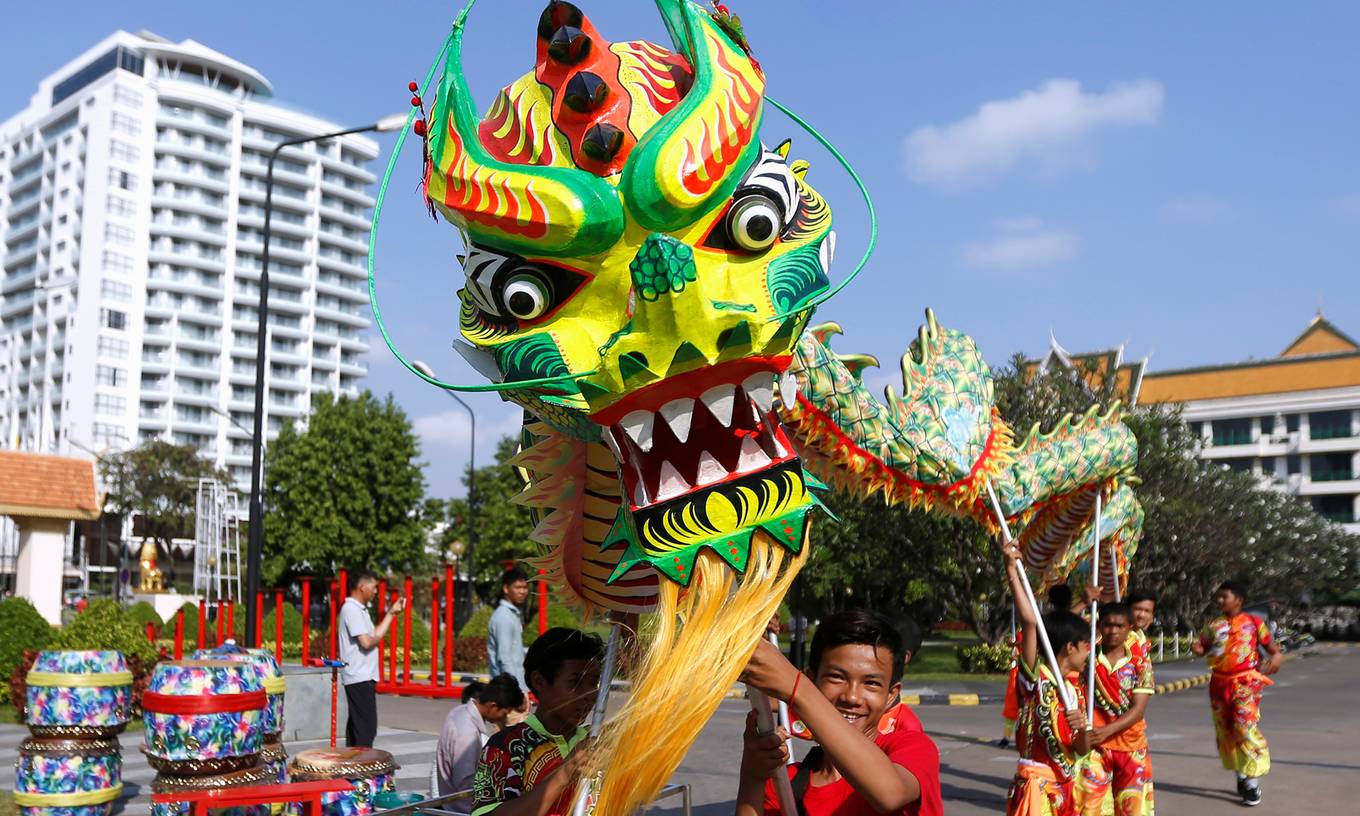 Múa rồng tại thủ đô Phnom Penh, Campuchia.