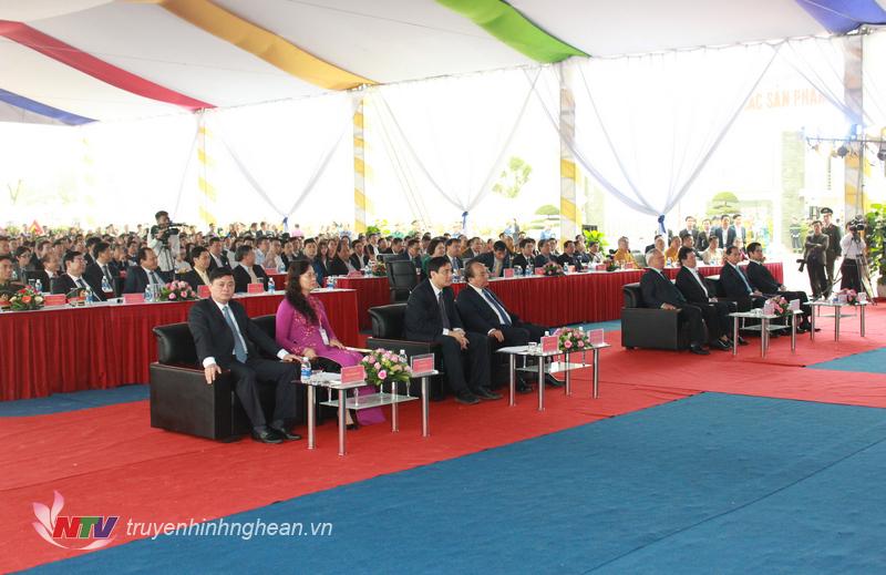 Các đại biểu dự lễ khánh thành.