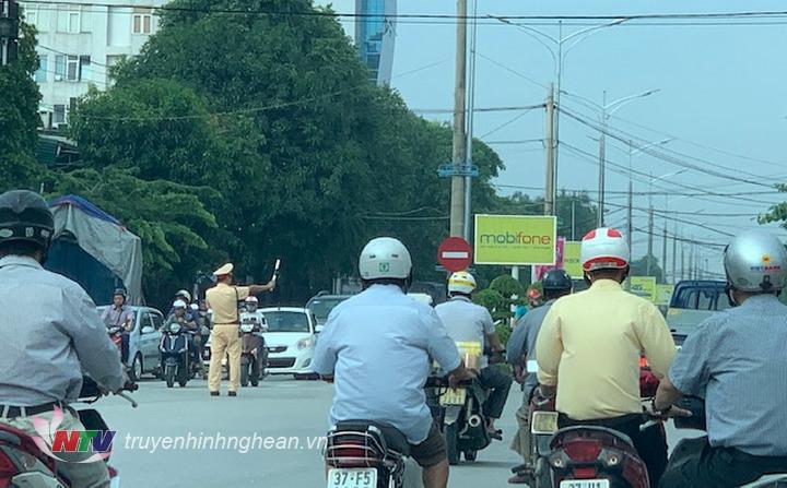 Do mất điện trên diện rộng nên lực lượng Đăng Ký M.PG88 trực tiếp phân luồng tại chốt Đăng Ký M.PG88