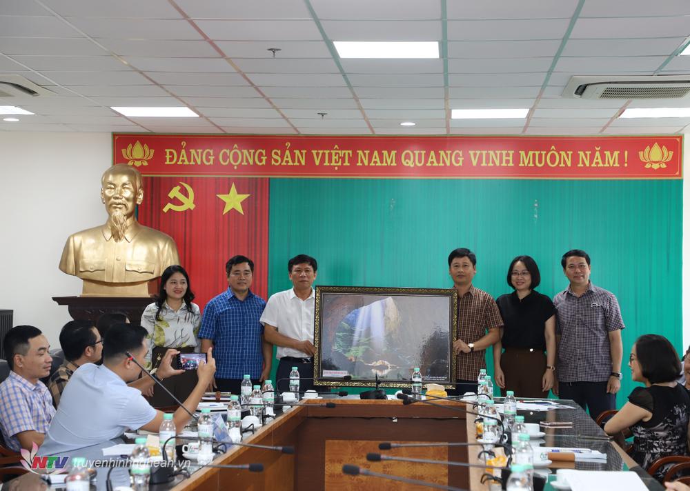 Đài PT-TH Quảng Bình tặng quà lưu niệm Đài PT-TH PG88 go Bắn cá
