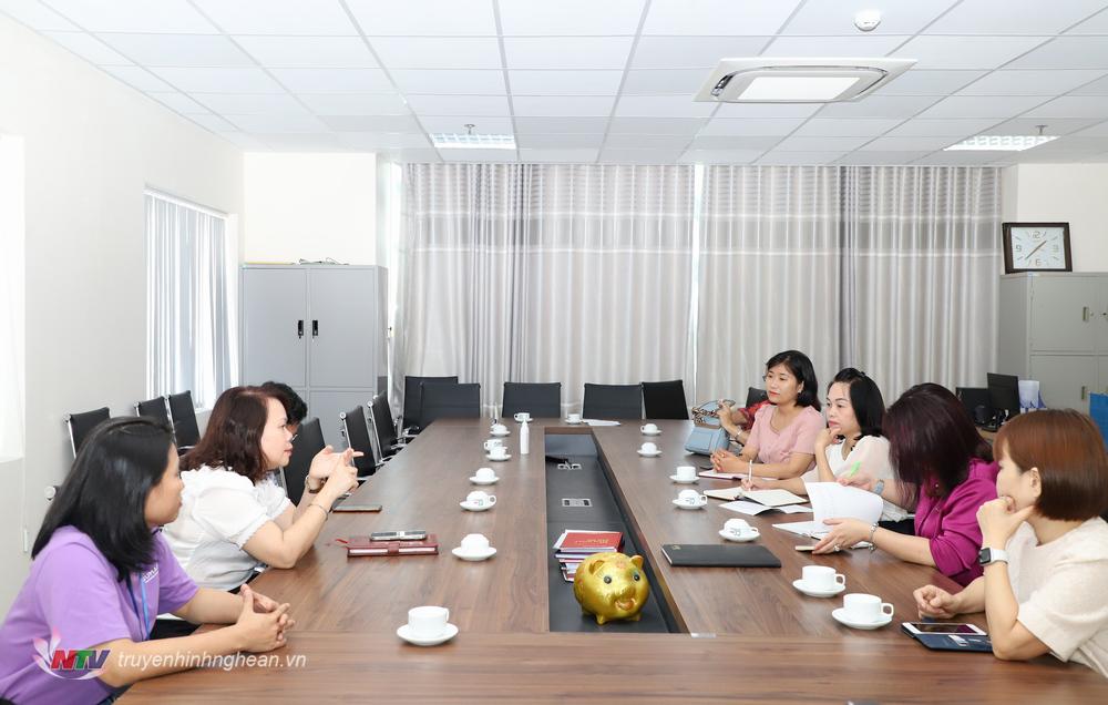 Phòng Thư kí biên tập & Nội dung số trao đổi kinh nghiệm nghiệp vụ với đoàn đại biểu