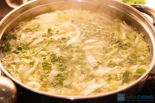 Trên sân khấu Vượt Lên Chính Mình, đã không ít lần ekip chương trình được chứng kiến những nụ cười, bao giọt nước mắt của người chơi. Có những khoảnh khắc chỉ ước trái tim mình thêm rộng lớn để có thể ôm trọn vẹn hơn những con người, những cuộc đời sao còn quá nhiều nhọc nhằn, cơ cực...