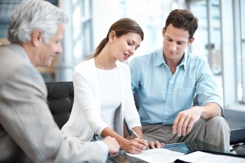 Hỗn hợp bột sắn sau khi xay cùng với nước tạo thành bột mịn, trắng muốt, sau đó thêm ít vừng đen, gia vị, trộn lẫn rồi nhào đều. Gia vị được gia giảm tùy vào bí quyết của mỗi nhà nghề.