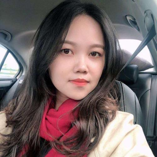 iPhone với ốp lưng giả bình sữa độc đáo.
