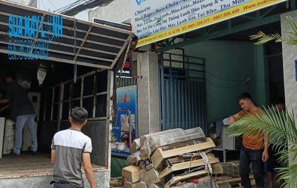 BTC đã trao giải cho các môn thể thao; trao quà của UBND tỉnh và UBND huyện cho 5 người uy tín trong đồng bào dân tộc thiểu số