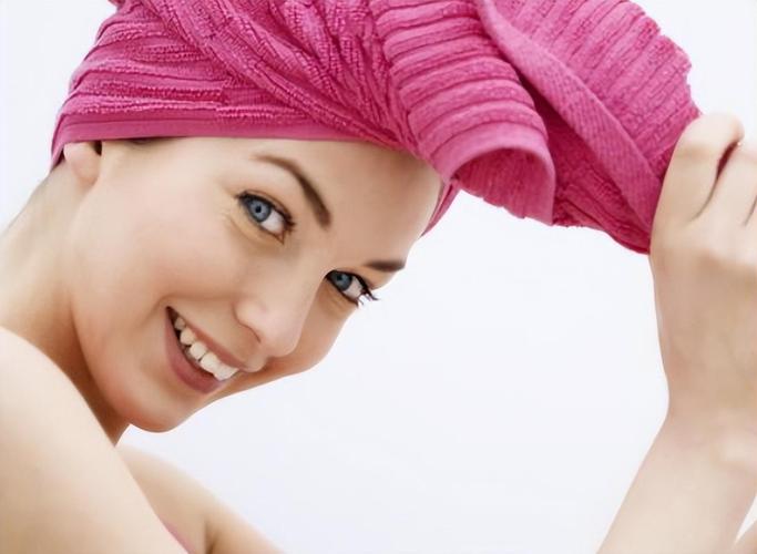 Thực hành dập tắt đám cháy bằng bình chữa cháy.