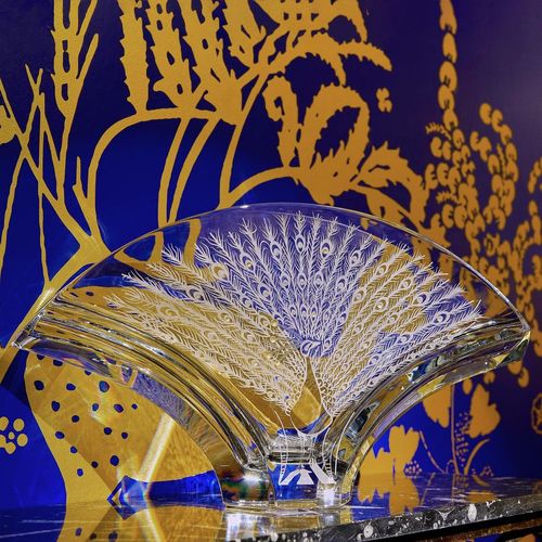 Lực lượng dân quân tự vệ huyện Quỳnh Lưu chăm sóc các phần mộ liệt sỹ ở nghĩa trang liệt sỹ trên địa bàn.