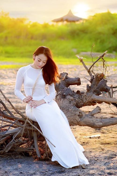 Trung đội Dân quân xã Quỳnh Lập huấn luyên đánh địch đổ bộ đường biển