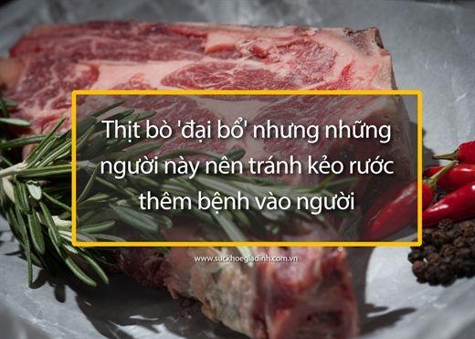 Dõi theo bước chân con từ lúc bước vào điểm thi.