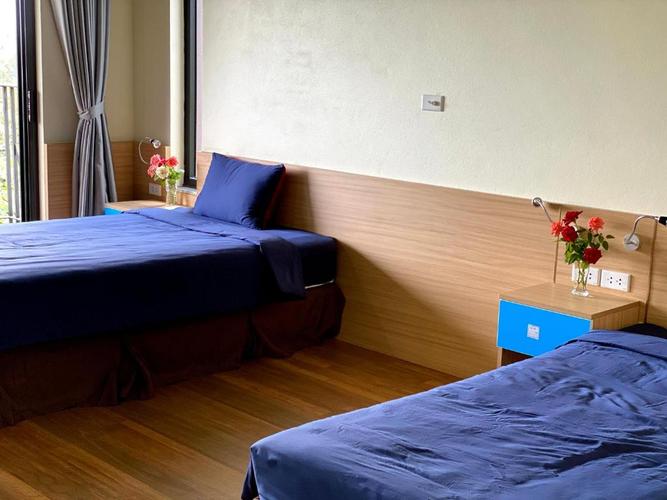 Bệnh viện Đa khoa Cửa Đông tặng hoa chúc mừng.