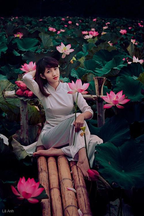 V Vi Mận – ghi hình ngay dưới mố đập, cách chân đập vài trăm m