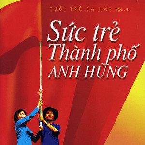 Phát tài liệu tuyên truyền về thủ đoạn mua bán người cho học sinh lớp 9.