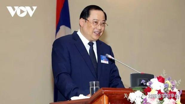 1. Thủ môn: Đặng Văn Lâm (Áo xanh chính giữa).