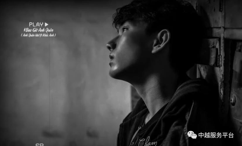 anh4. bên canhj trồng chè chị Hữu còn phát triển chăn nuôi, gà, bò, lợn đang từng bước mang lại hiệu quả